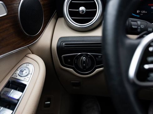 Used 2022 Mercedes-Benz GLC 300 4MATIC image 13