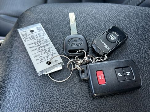 Certified 2019 Toyota Tacoma TRD Off-Road AWD/4WD image 35