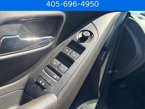 Used 2020 Chevrolet Trax LT w/ LT Convenience Package FWD image 14
