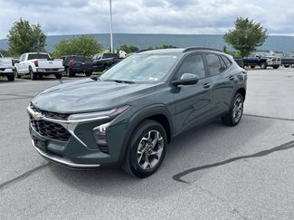 Used 2025 Chevrolet Trax LT w/ Driver Confidence Package FWD video 3