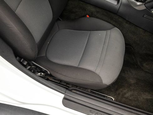 Used 2007 Pontiac Solstice Convertible image 31