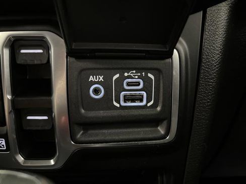 Used 2022 Jeep Gladiator Willys image 22