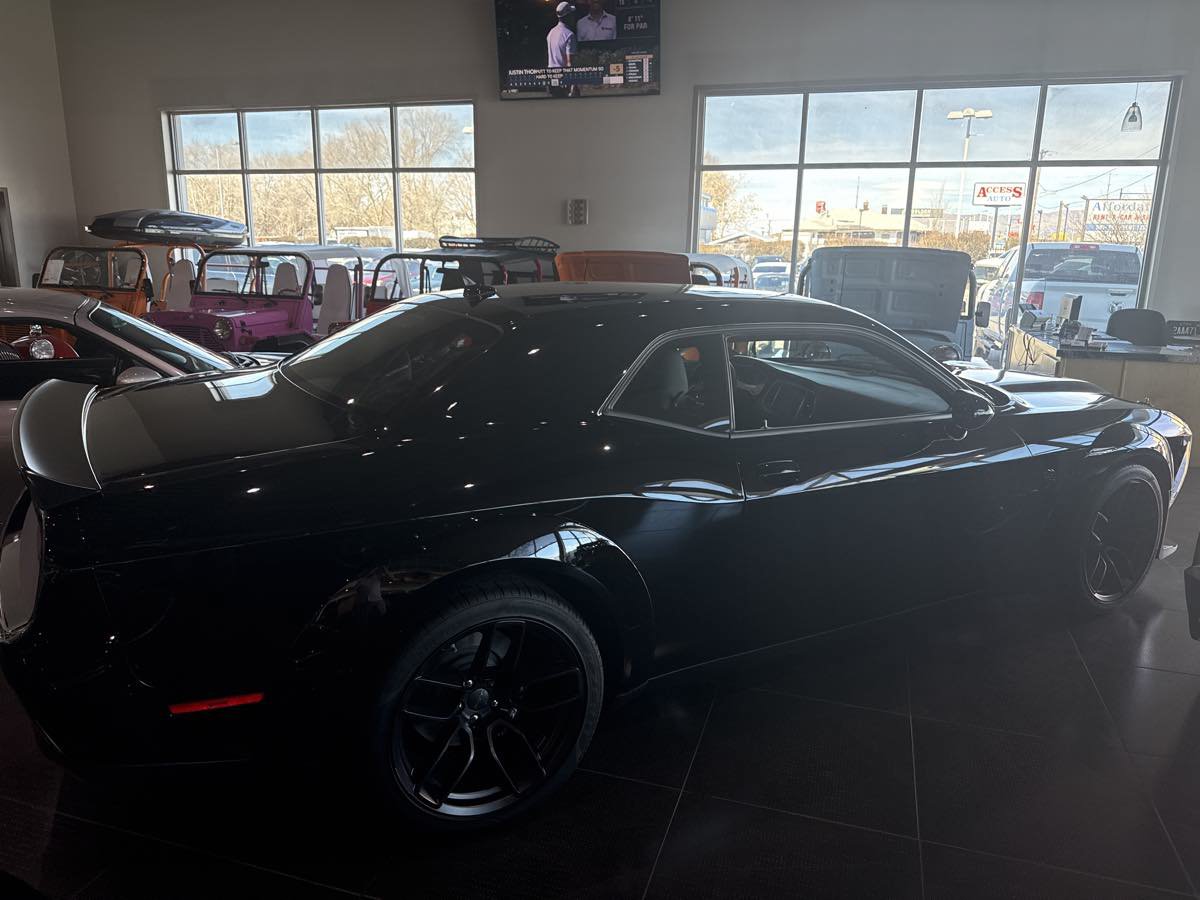 Used 2023 Dodge Challenger SRT Hellcat RWD image 4