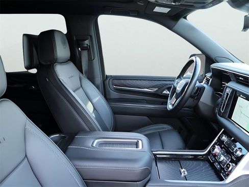 Used 2024 GMC Yukon Denali w/ Denali Reserve Package image 10