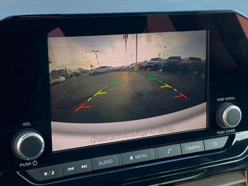 Used 2025 Nissan Pathfinder SV image 18