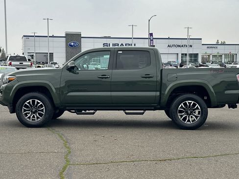 Used 2022 Toyota Tacoma TRD Sport image 9