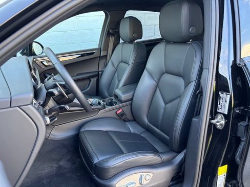 Certified 2026 Porsche Macan AWD/4WD image 5