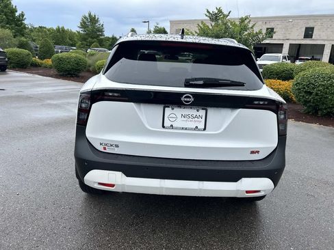 New 2026 Nissan Kicks SR FWD image 6