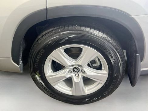 Used 2023 Toyota Highlander L FWD image 25