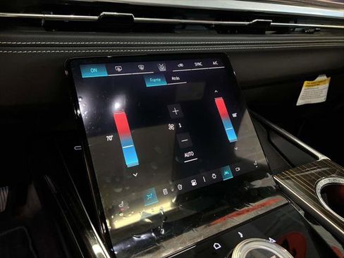 Certified 2025 Cadillac Escalade Premium Luxury image 33