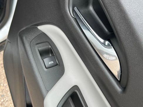 Used 2021 Chevrolet Equinox LS image 26