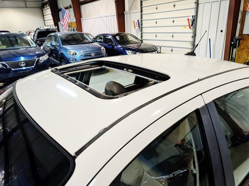 Used 2010 Ford Focus SEL image 2