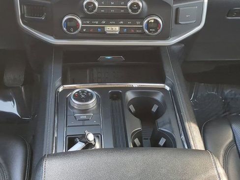 Used 2024 Ford Expedition XLT image 19