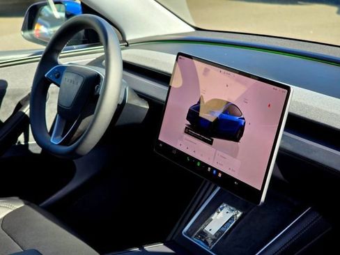 Used 2026 Tesla Model Y AWD image 17