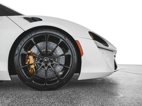 Used 2025 McLaren Artura Spider RWD image 4