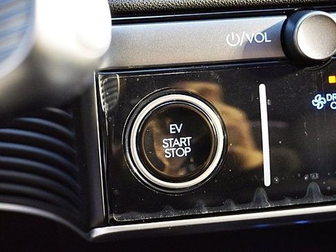 Used 2025 Hyundai Ioniq 5 SEL image 31