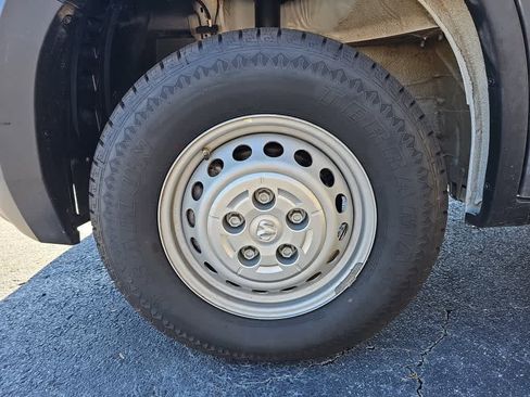 Used 2025 RAM ProMaster 2500 w/ Convenience Group image 17