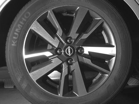 Used 2025 Nissan Versa SV image 15