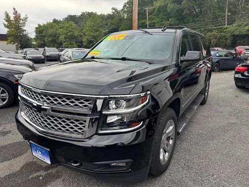 Used 2018 Chevrolet Suburban LT w/ LT Signature Package image 4
