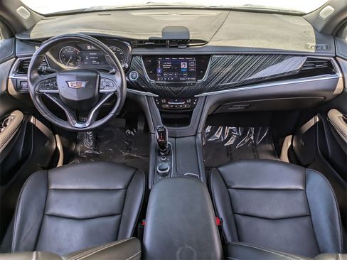 Used 2024 Cadillac XT6 Premium Luxury image 24