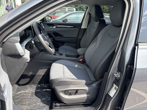 New 2025 Volkswagen Tiguan SE image 16