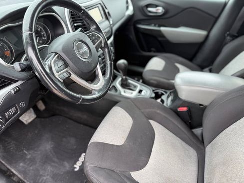 Used 2014 Jeep Cherokee Latitude w/ Comfort/Convenience Group FWD image 9