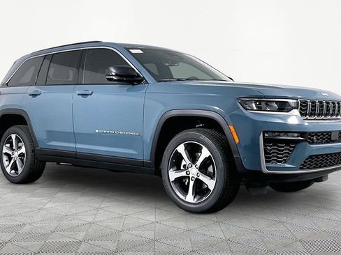 New 2026 Jeep Grand Cherokee Limited w/ Luxury Tech Group II AWD/4WD image 3