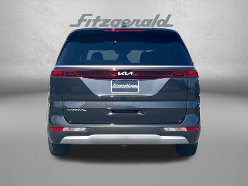 Used 2024 Kia Carnival LX FWD image 7