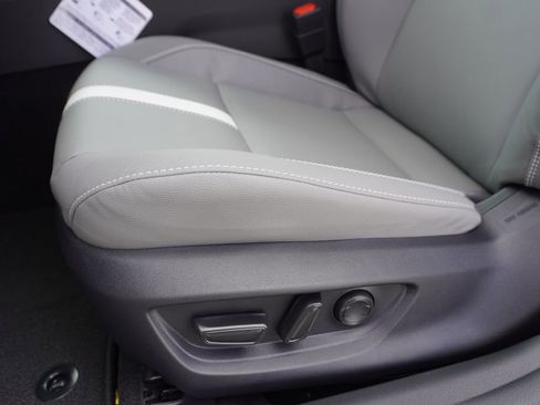 Used 2026 Toyota Camry SE FWD image 12