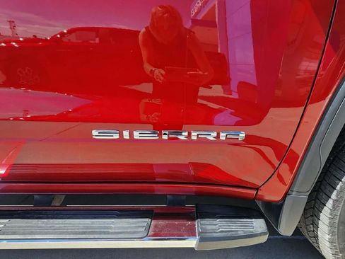 Used 2023 GMC Sierra 1500 SLT w/ SLT Premium Package AWD/4WD image 6