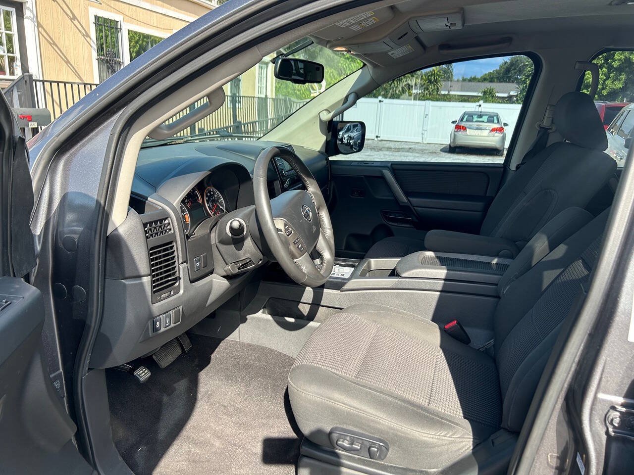 Used 2014 Nissan Titan SV w/ SV Value Truck Package RWD image 14