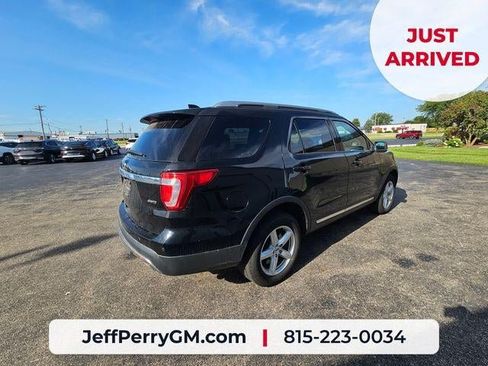 Used 2017 Ford Explorer XLT w/ Equipment Group 202A AWD/4WD image 10