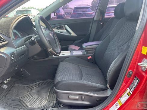 Used 2011 Toyota Camry SE w/ SE Extra-Value Pkg #1 FWD image 13