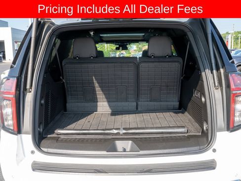 Used 2024 Chevrolet Suburban LT w/ Luxury Package AWD/4WD image 5