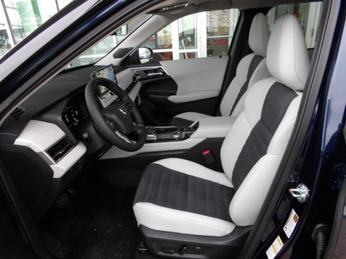 New 2026 Mitsubishi Outlander Trail Edition image 15