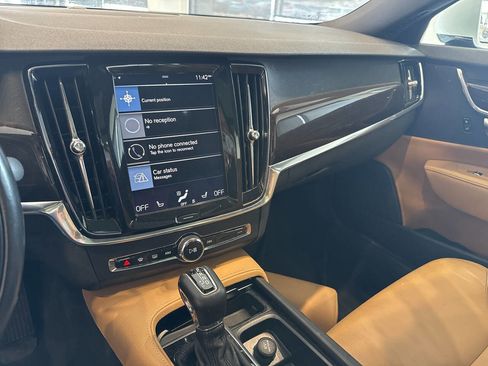 Used 2018 Volvo S90 T5 Momentum w/ Convenience Package image 22