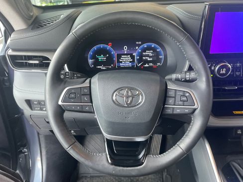 Used 2024 Toyota Highlander Limited AWD/4WD image 12