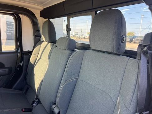 Used 2024 Jeep Gladiator Sport image 10