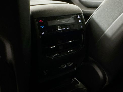 Used 2023 Jeep Grand Cherokee L Limited image 34