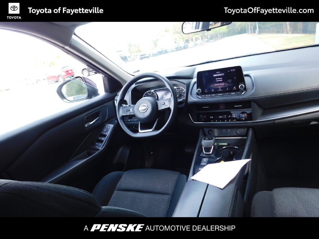 Used 2024 Nissan Rogue SV FWD image 2