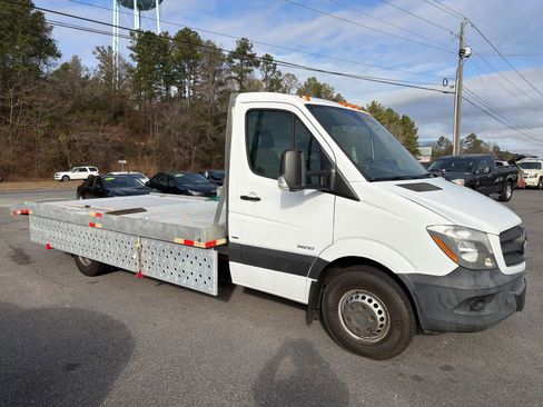 Used 2016 Mercedes-Benz Sprinter 3500 image 3