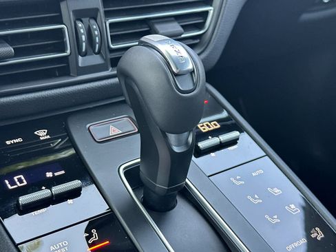 Certified 2026 Porsche Macan AWD/4WD image 25