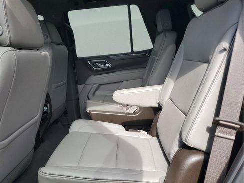 Used 2021 GMC Yukon SLT w/ SLT Premium Package image 11