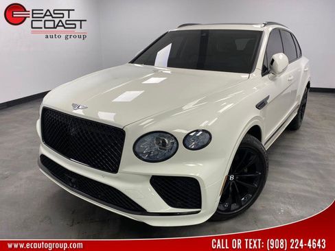 Used 2024 Bentley Bentayga image 1