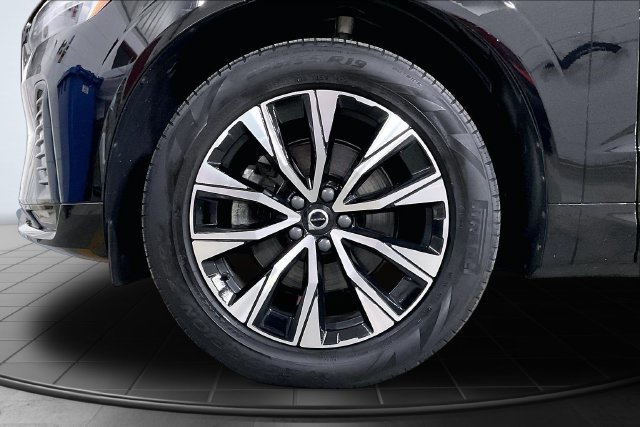 Certified 2025 Volvo XC60 B5 Core w/ Climate Package AWD/4WD image 12