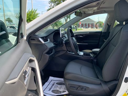 Used 2025 Toyota RAV4 XLE w/ Convenience Package FWD image 22