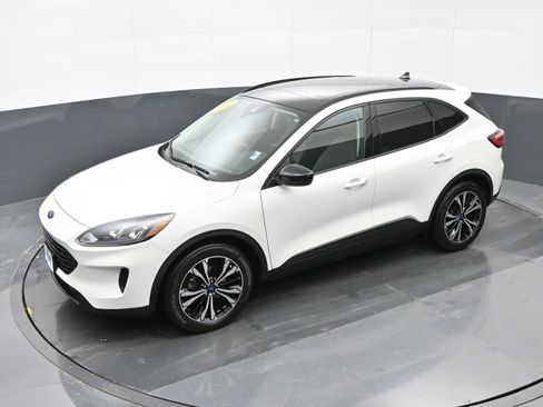 Used 2022 Ford Escape SE w/ SE Sport Appearance Package image 36