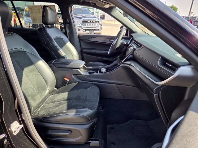 Used 2025 Jeep Grand Cherokee L Altitude AWD/4WD image 17