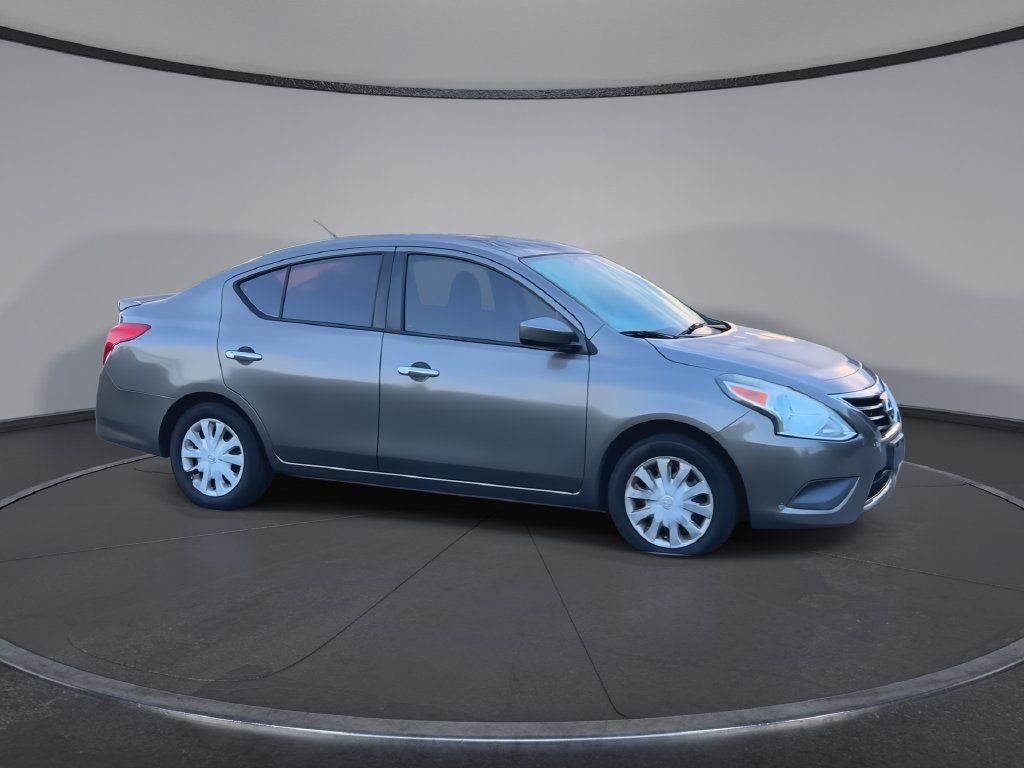 Used 2016 Nissan Versa SV FWD image 2