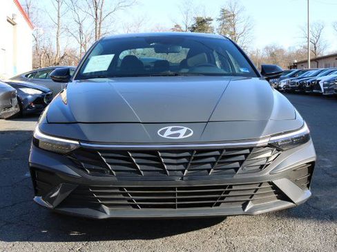 Used 2025 Hyundai Elantra Sport image 2